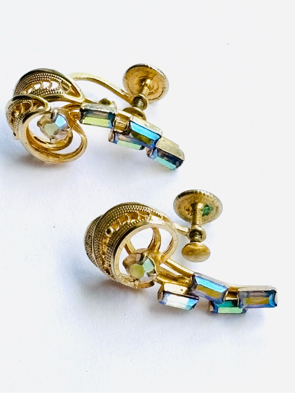 Vintage Continental 1950s AB Crystal Screwback Earrings Gold Tone Blue Green MCM